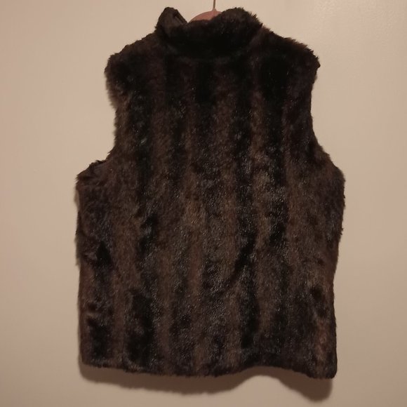 Old Navy Faux Fur Vest Reverse Pockets on Both Sides XXL Very Good Condition - Picture 3 of 8